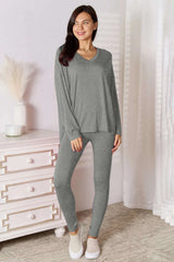 Basic Bae – Ensemble Loungewear Bambou Haut Col en V Manches Longues et Pantalon Grande Taille - photo produit 1 - VELZAR