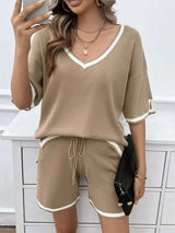 Devine Contrast Trim V-Neck Top and Shorts Set - photo produit 5 - VELZAR