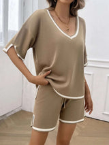 Devine Contrast Trim V-Neck Top and Shorts Set - photo produit 6 - VELZAR
