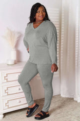 Basic Bae – Ensemble Loungewear Bambou Haut Col en V Manches Longues et Pantalon Grande Taille - photo produit 3 - VELZAR